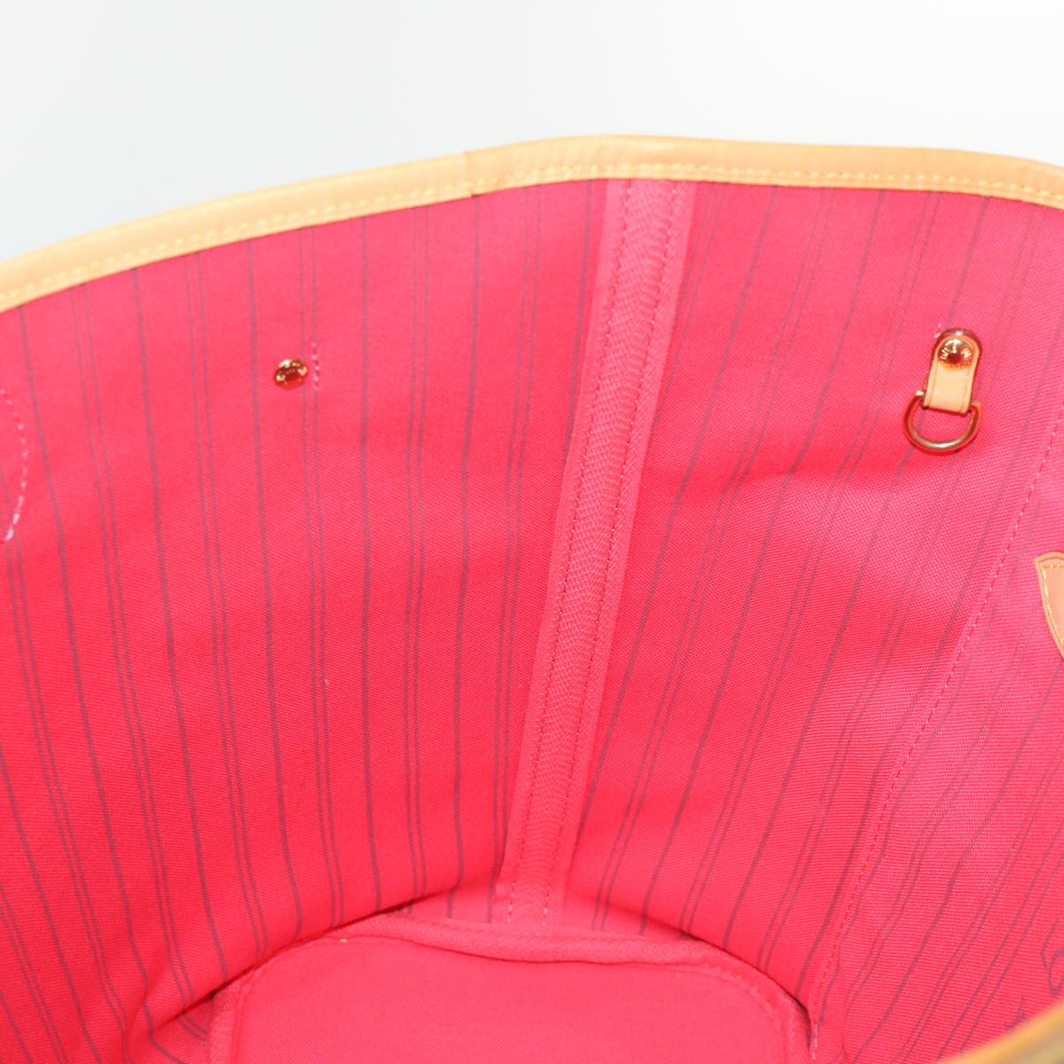 LOUIS VUITTON Neverfull MM Tote