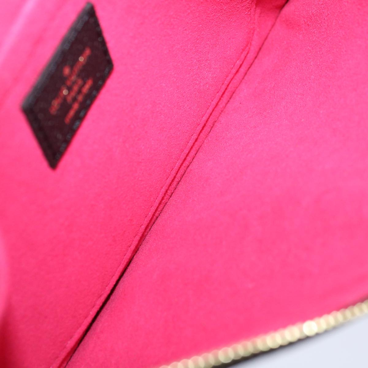 LOUIS VUITTON Neverfull MM Tote