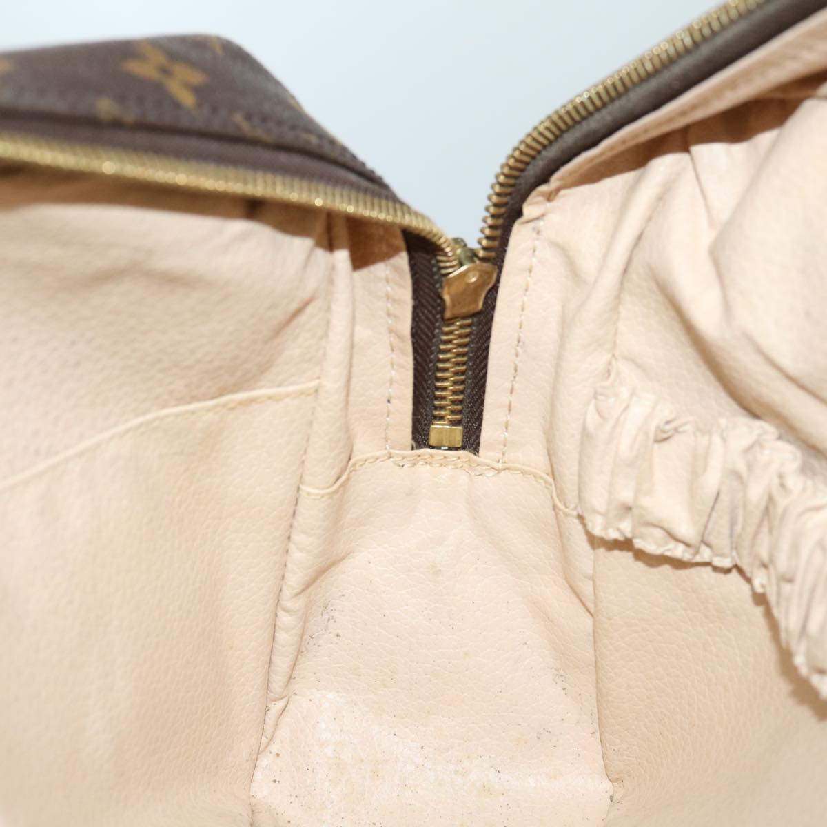 LOUIS VUITTON Trousse Toilette 28 Clutch Bag