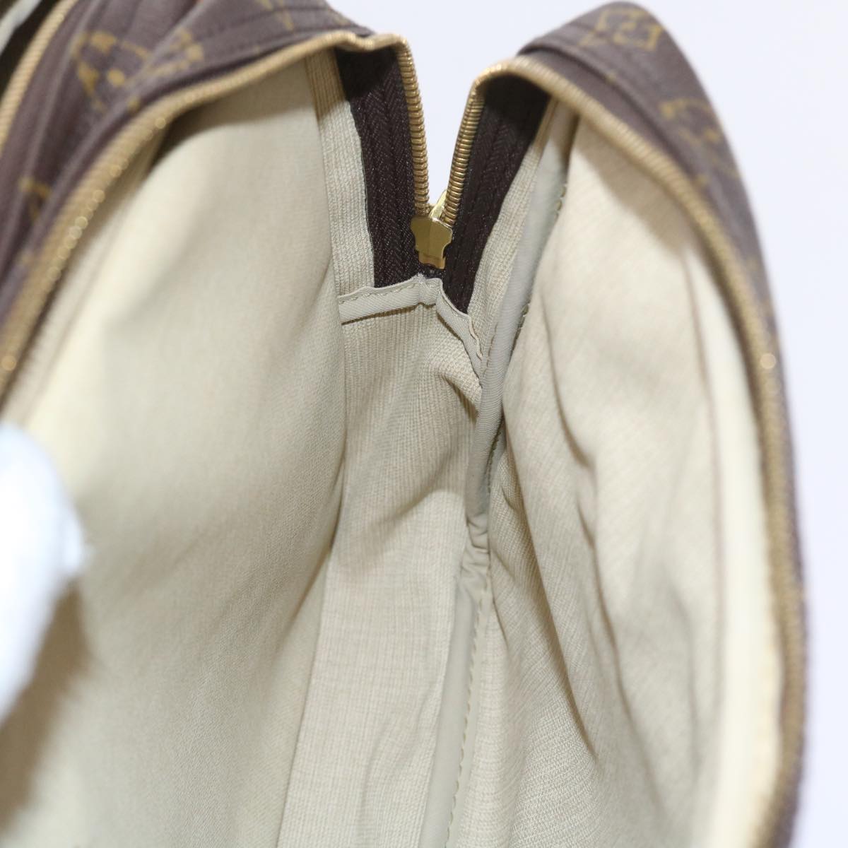 LOUIS VUITTON Reporter Shoulder Bag