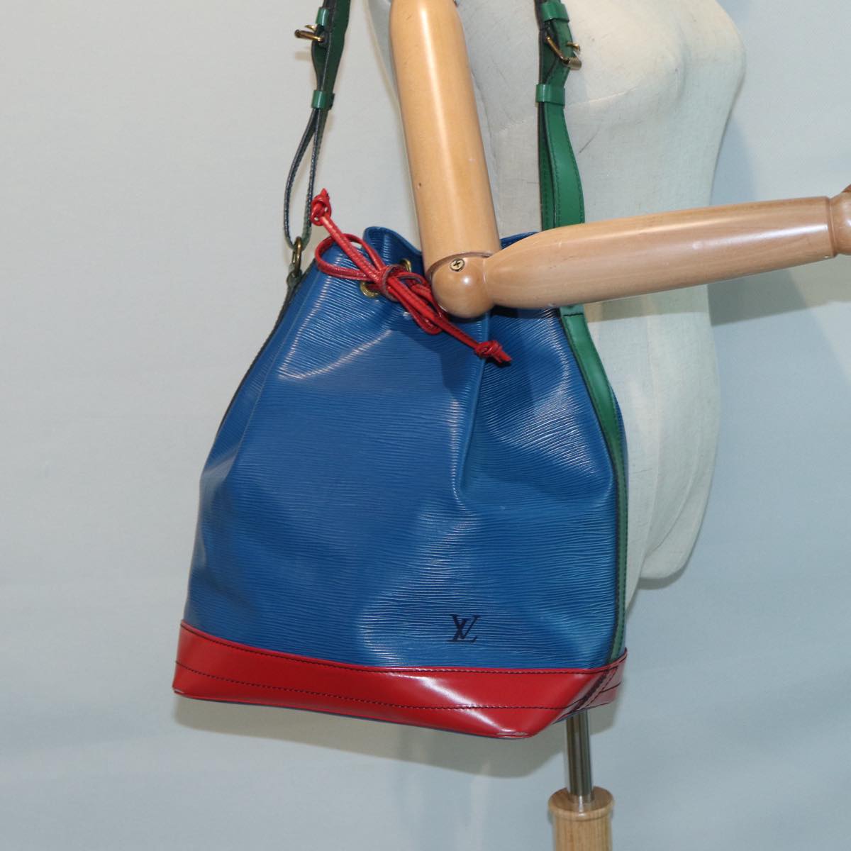 LOUIS VUITTON Noe Shoulder Bag