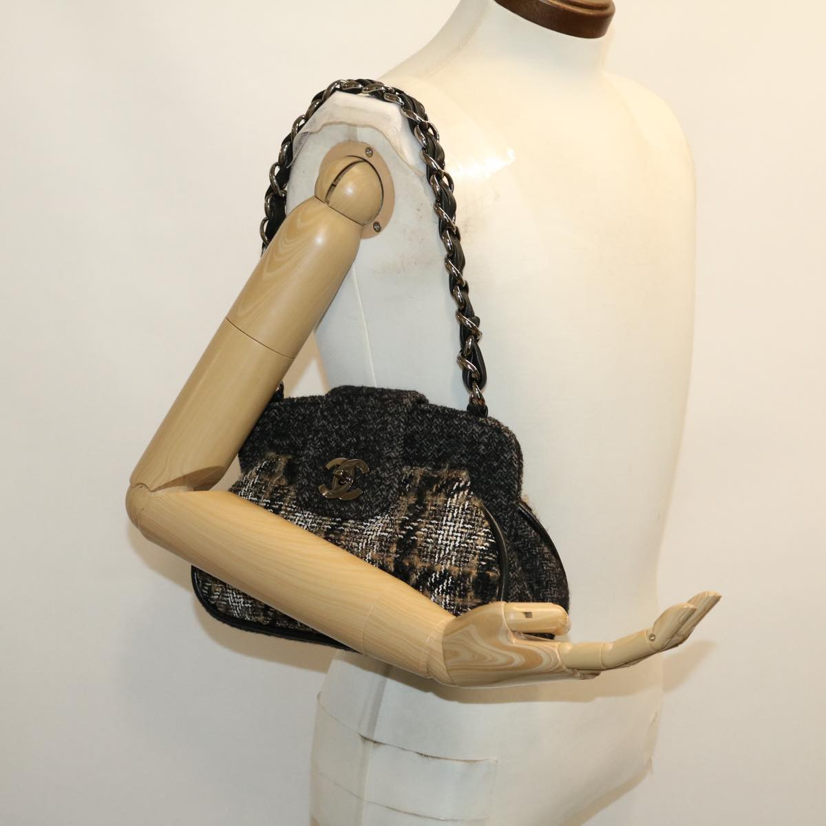 CHANEL Shoulder Bag