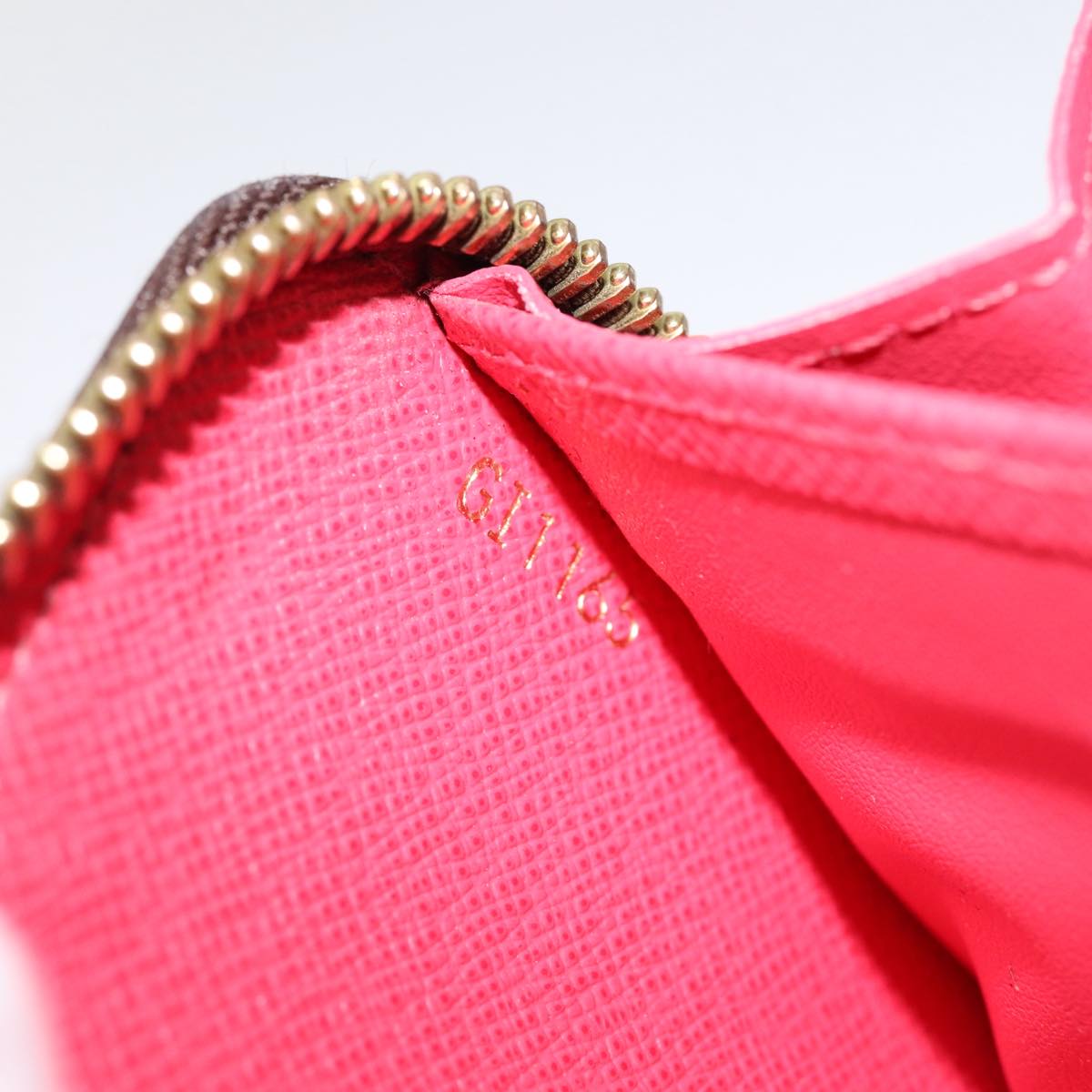 LOUIS VUITTON Zippy wallet
