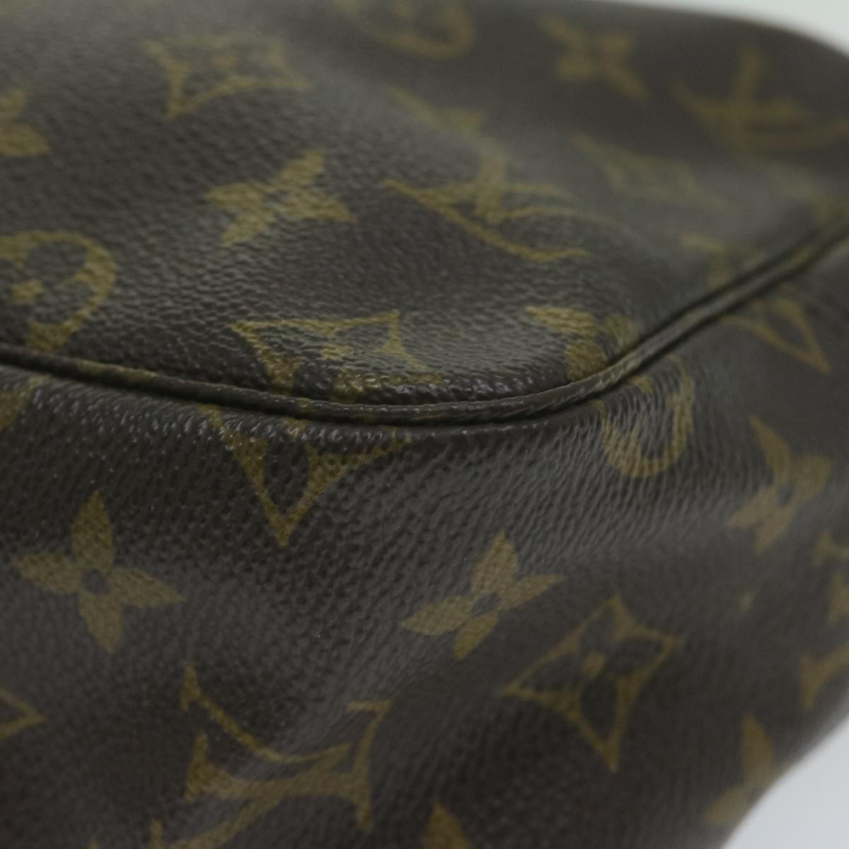 LOUIS VUITTON Trousse de Toilette Clutch Bag
