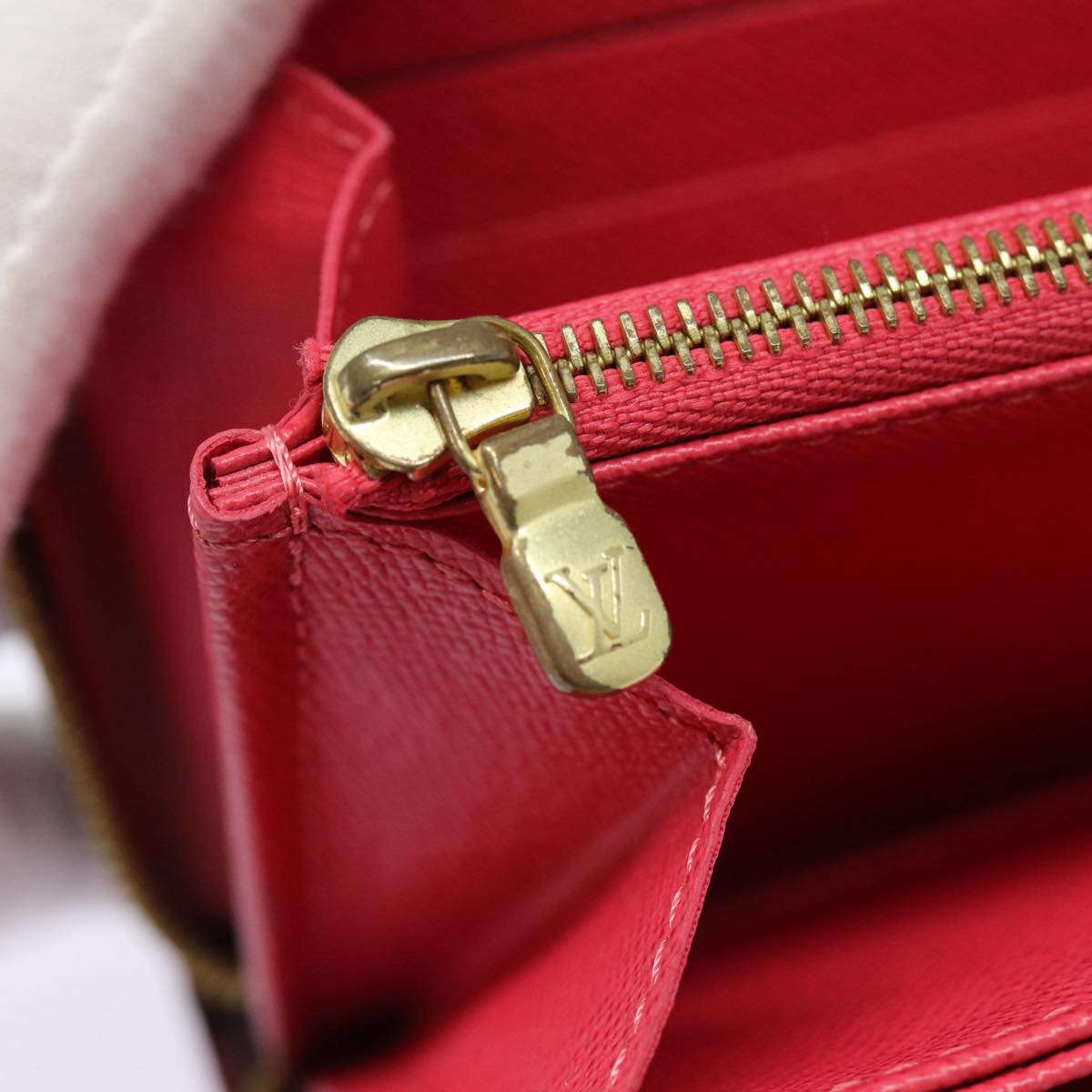 LOUIS VUITTON Zippy wallet