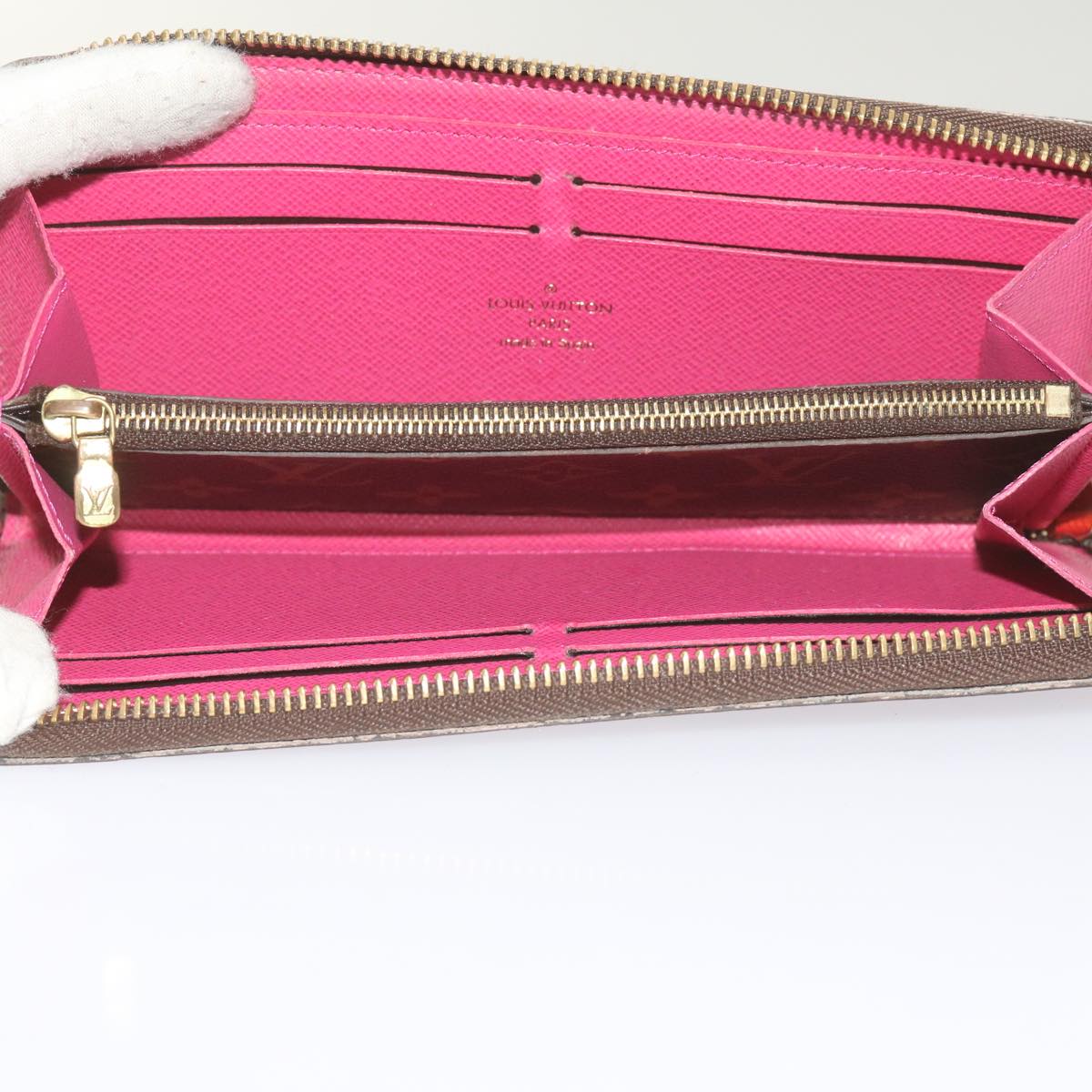LOUIS VUITTON Zippy Wallet