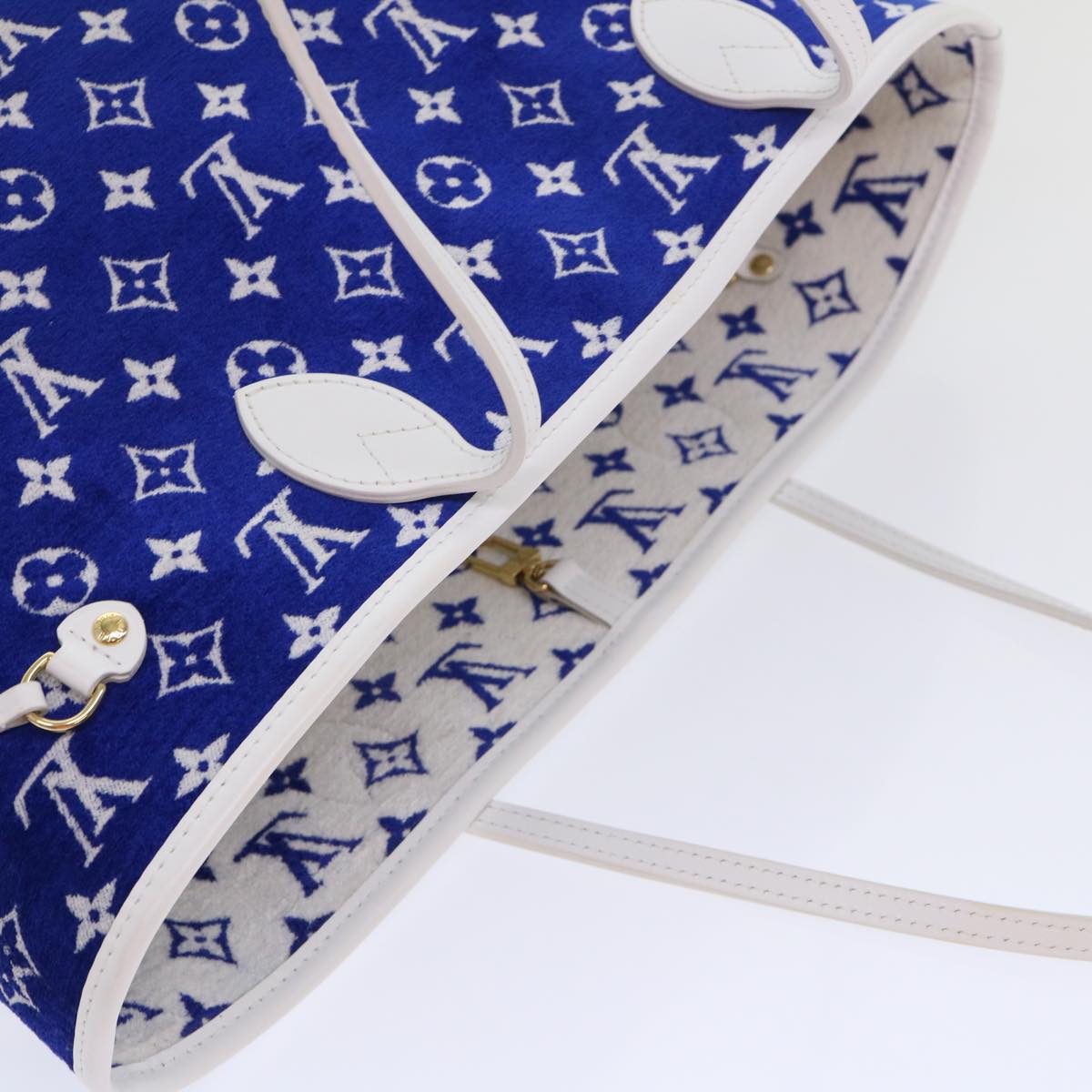 LOUIS VUITTON Neverfull MM Tote