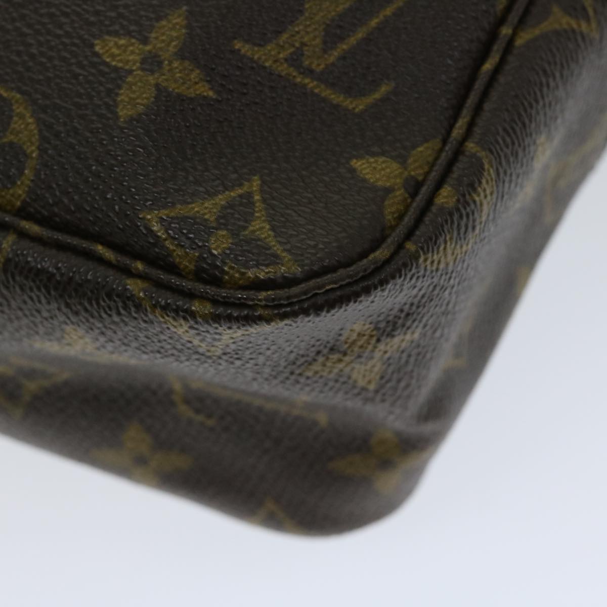 LOUIS VUITTON Trousse de Toilette Clutch Bag