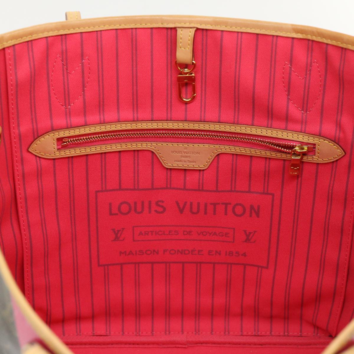LOUIS VUITTON Neverfull MM Tote