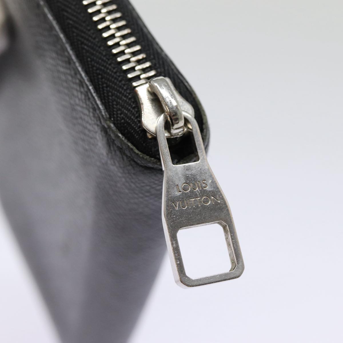 LOUIS VUITTON Zippy wallet