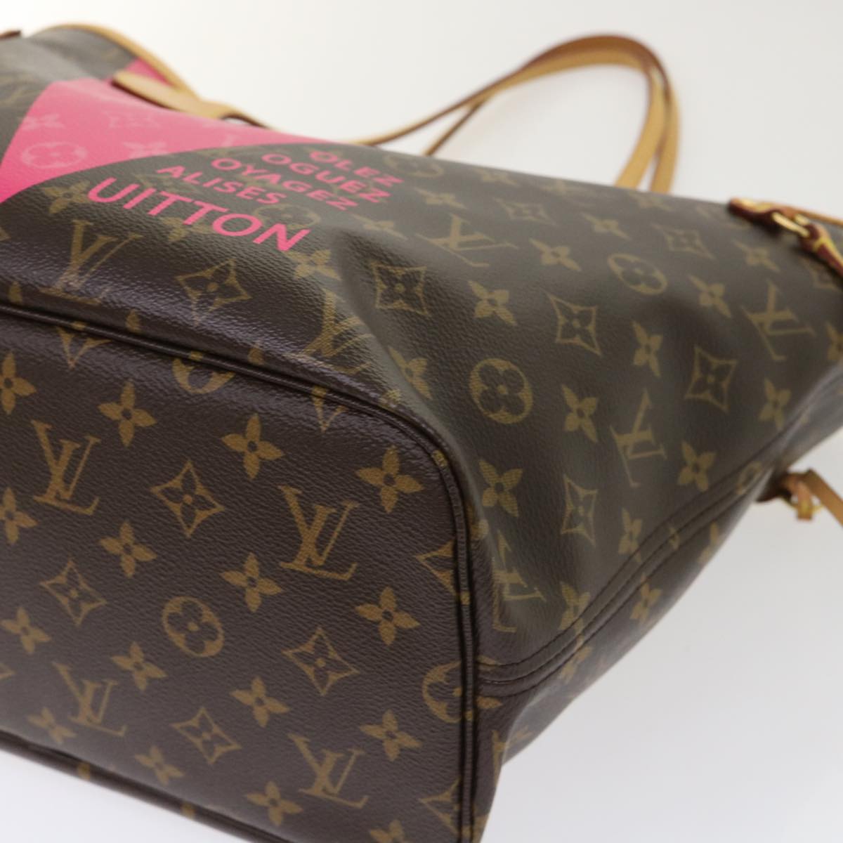 LOUIS VUITTON Neverfull MM Tote