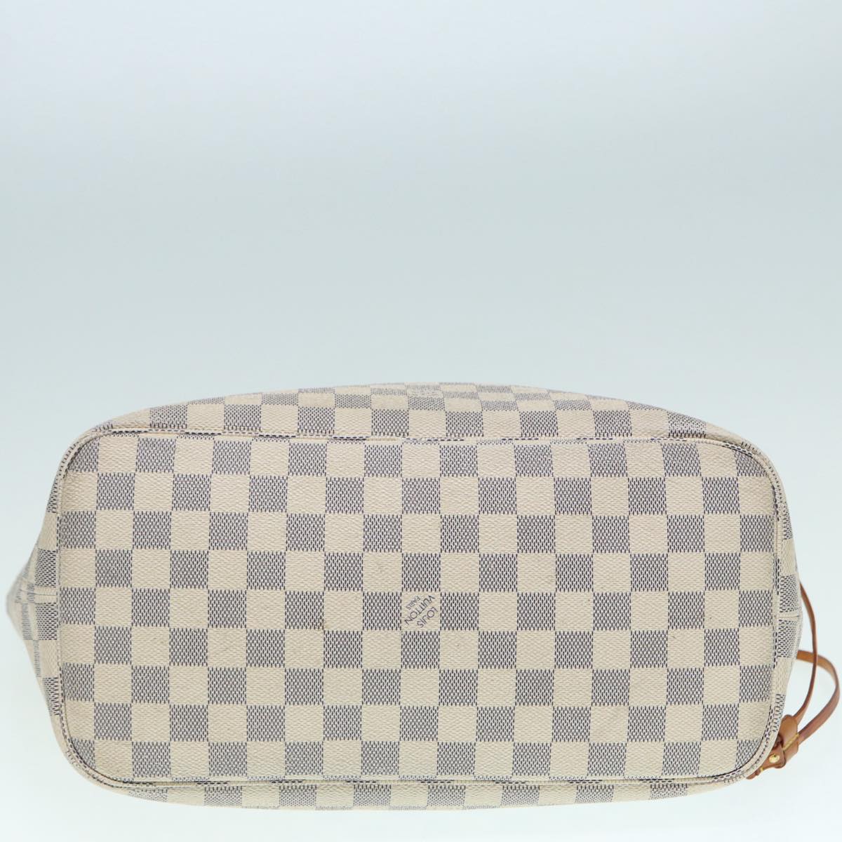 LOUIS VUITTON Neverfull MM Tote