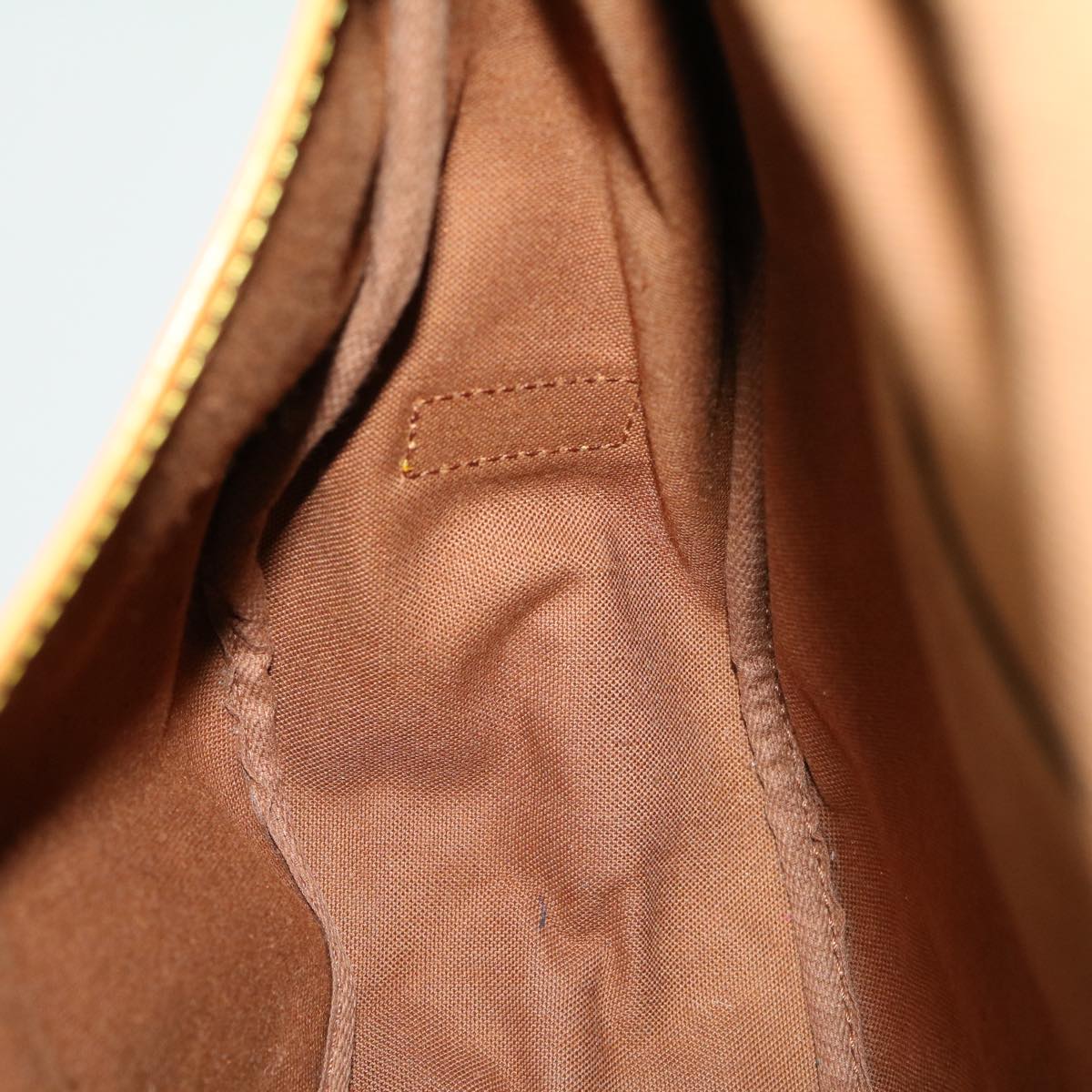 Louis Vuitton Saumur 35 Shoulder Bag