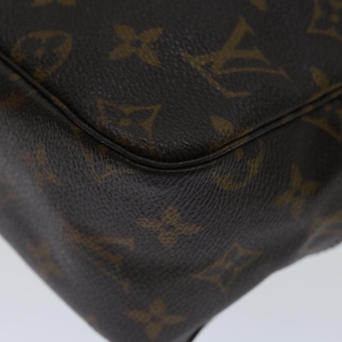LOUIS VUITTON Trousse Toilette 28 Clutch Bag