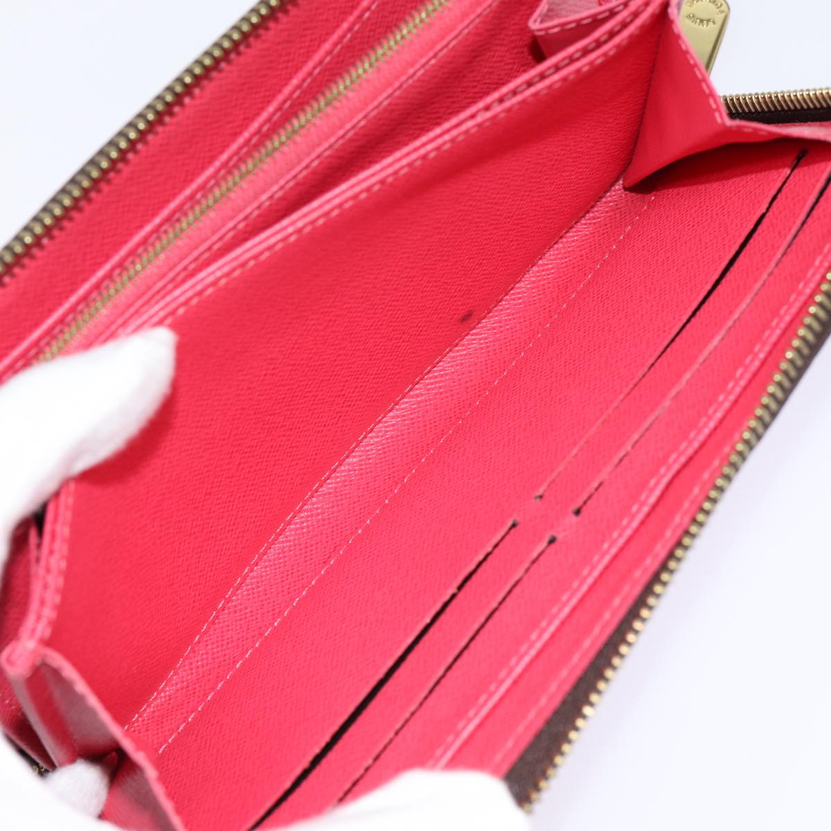 LOUIS VUITTON Zippy wallet