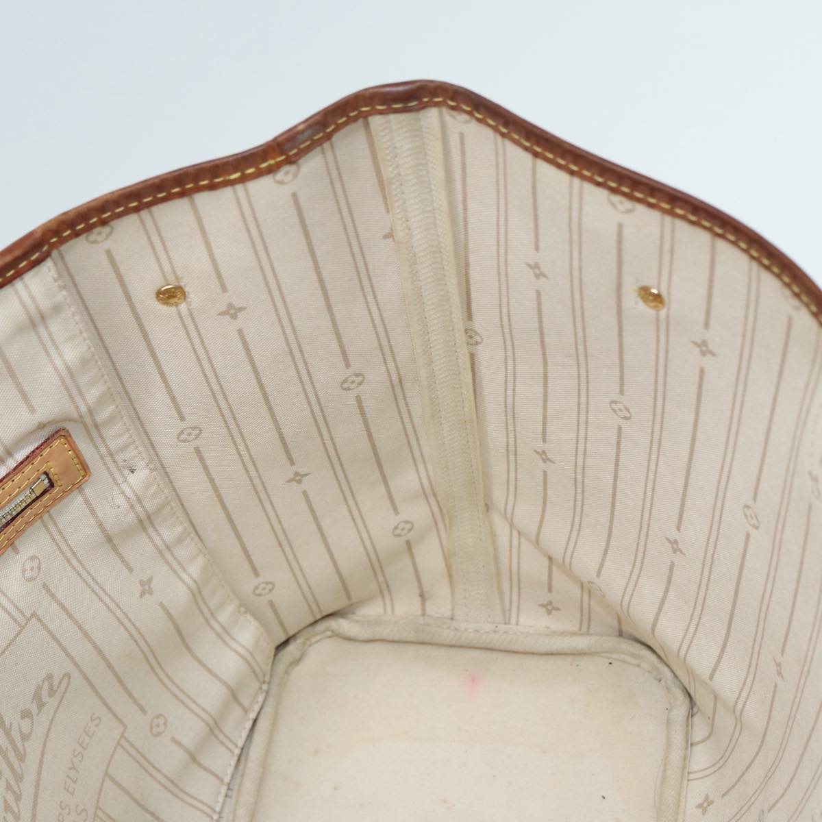 LOUIS VUITTON Neverfull MM Tote