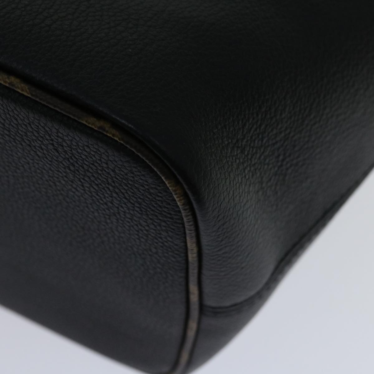 LOUIS VUITTON Neverfull MM Tote