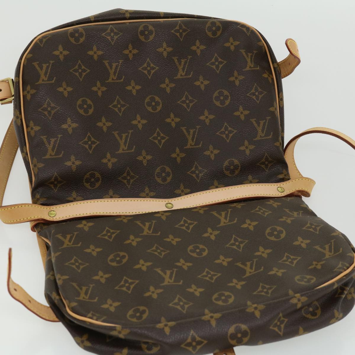 Louis Vuitton Saumur 35 Shoulder Bag