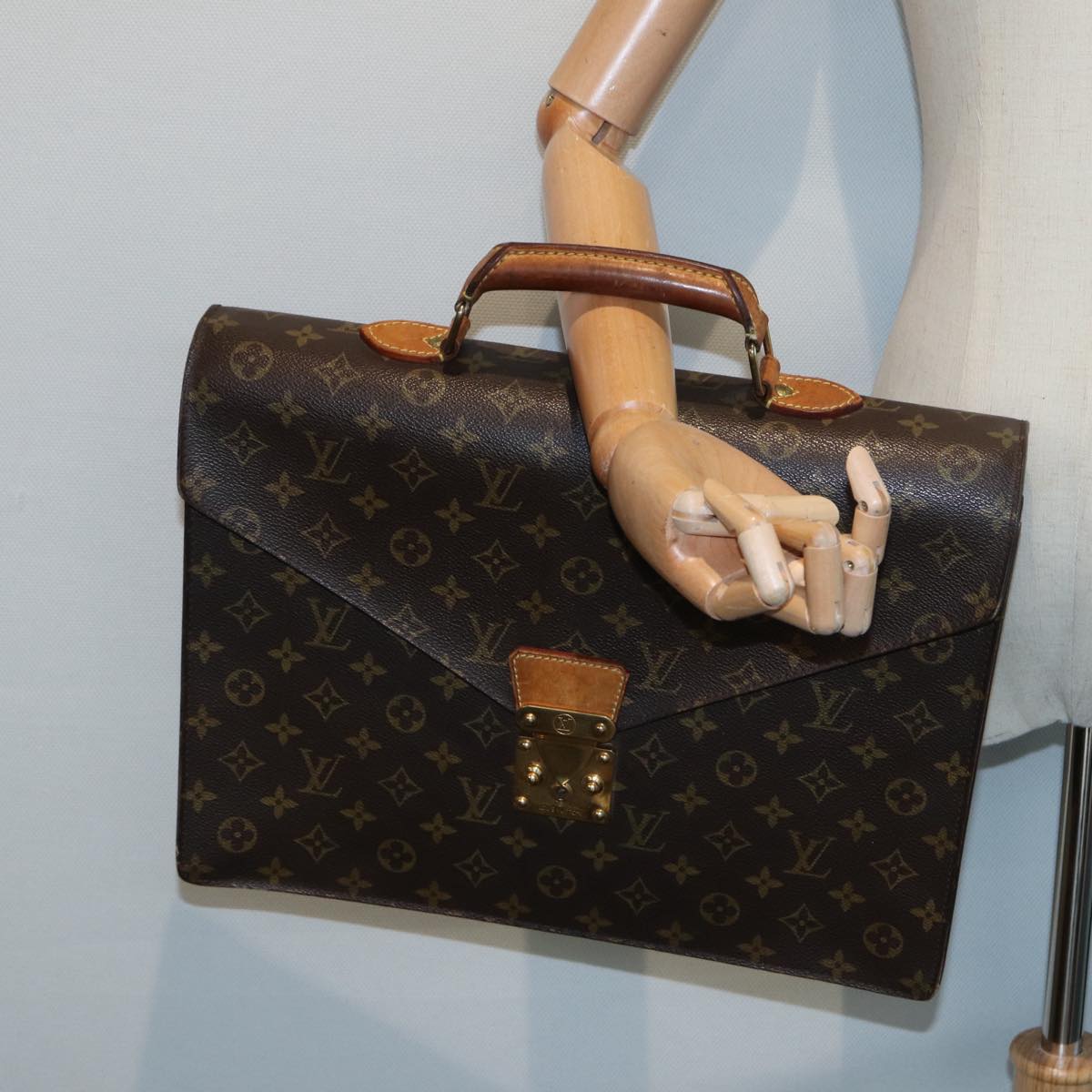 LOUIS VUITTON Serviette Conseiller Briefcases & Attaches