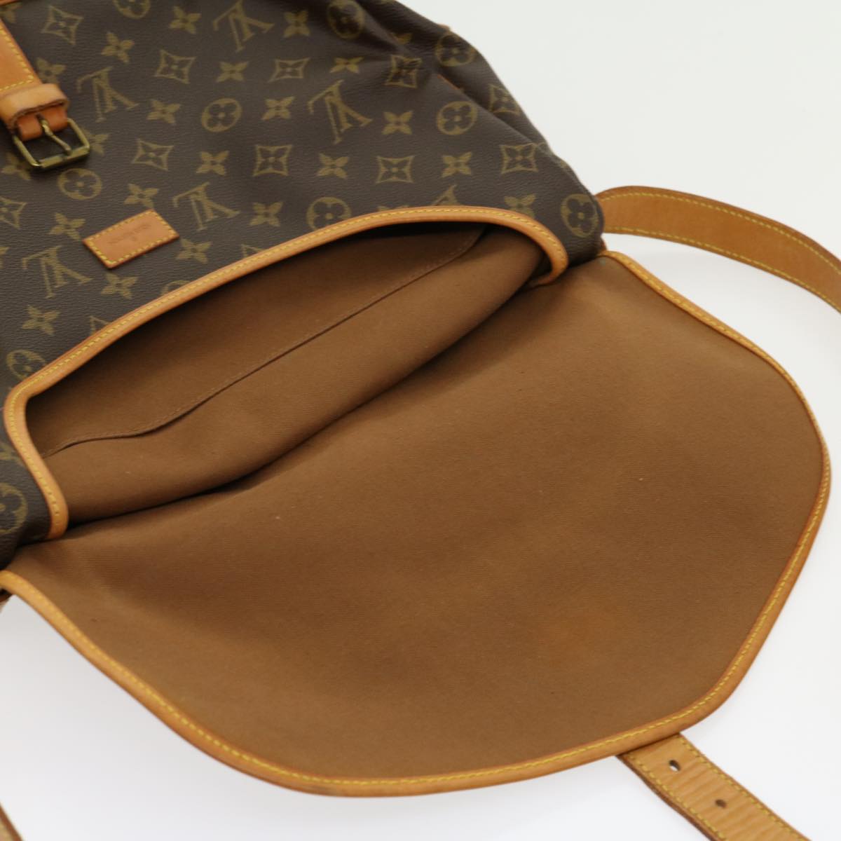 Louis Vuitton Saumur 35 Shoulder Bag