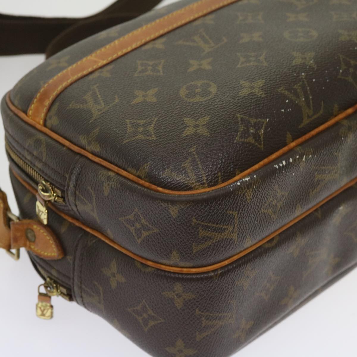 LOUIS VUITTON Reporter Shoulder Bag