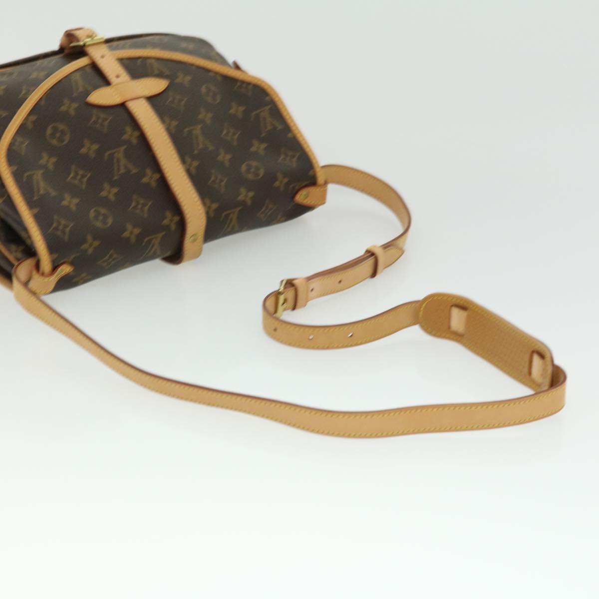 Louis Vuitton Saumur 35 Shoulder Bag