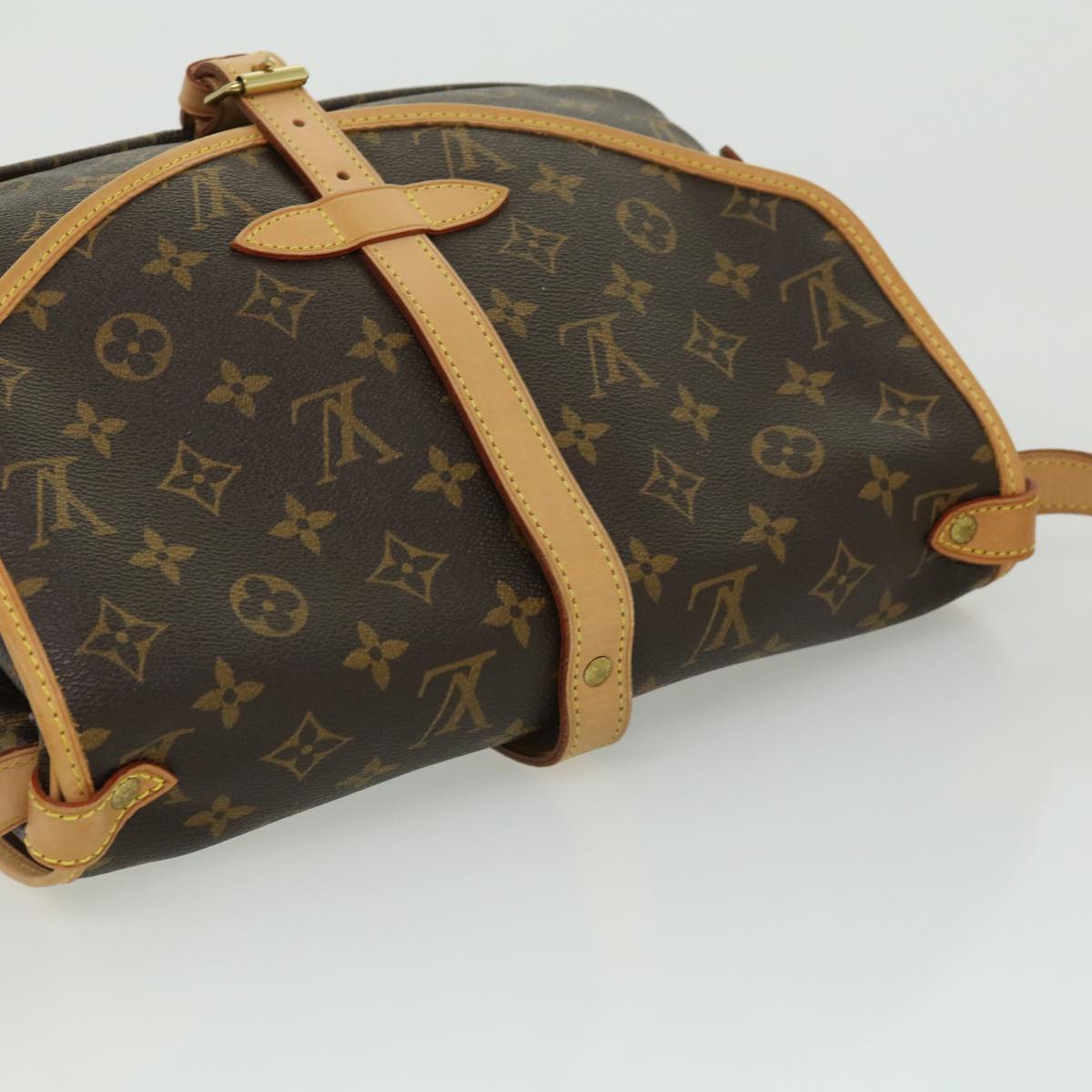 Louis Vuitton Saumur 35 Shoulder Bag