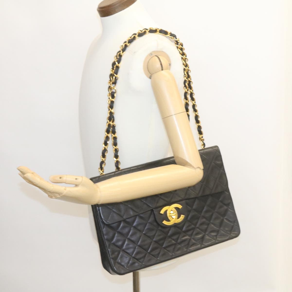 CHANEL Shoulder Bag