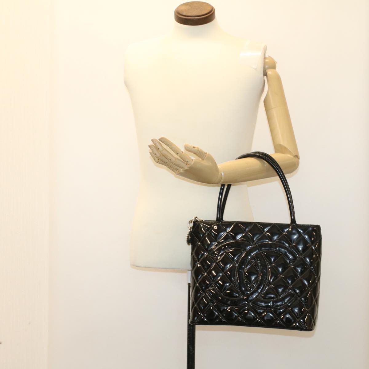 CHANEL Medaillon Tote