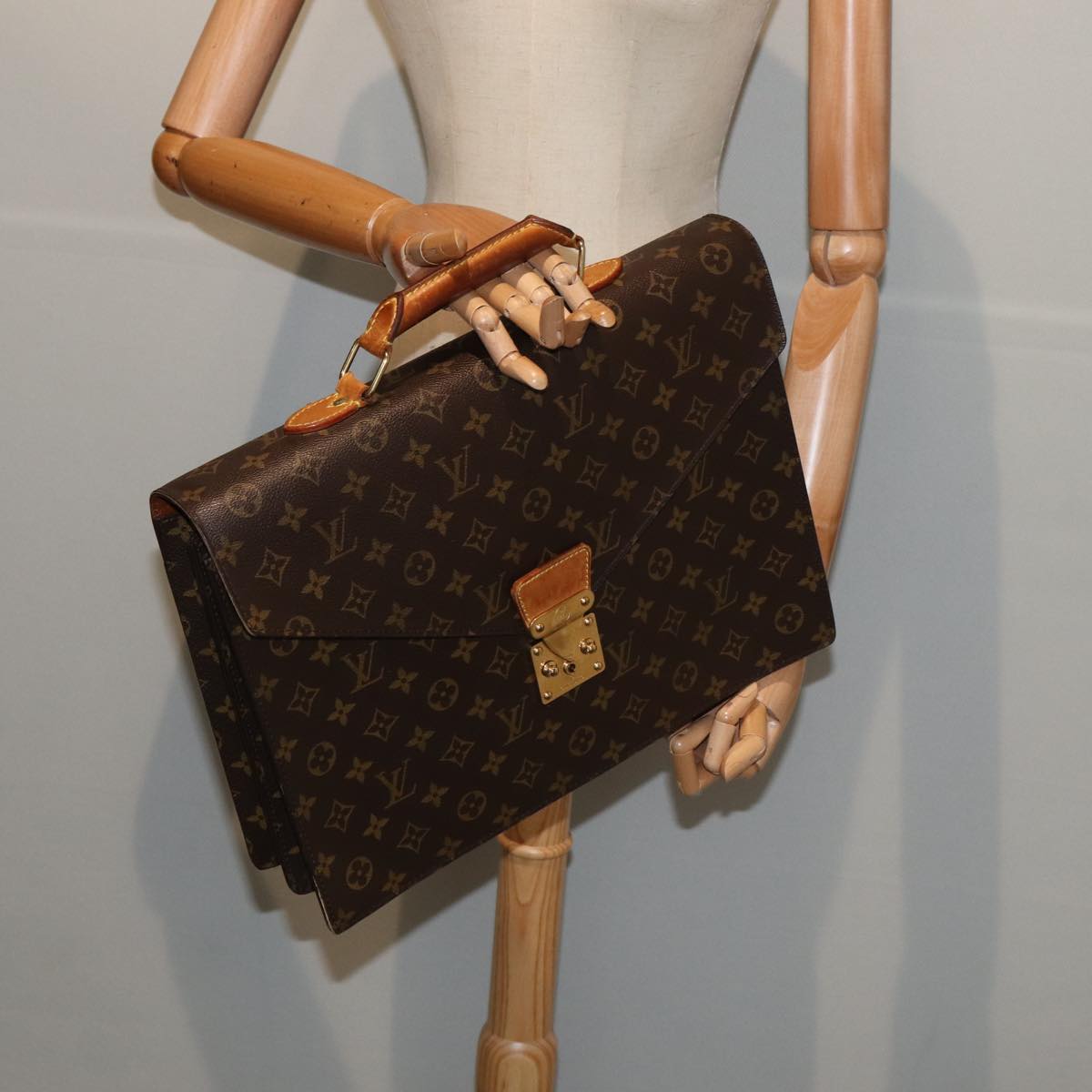 LOUIS VUITTON Serviette Conseiller Briefcases & Attaches