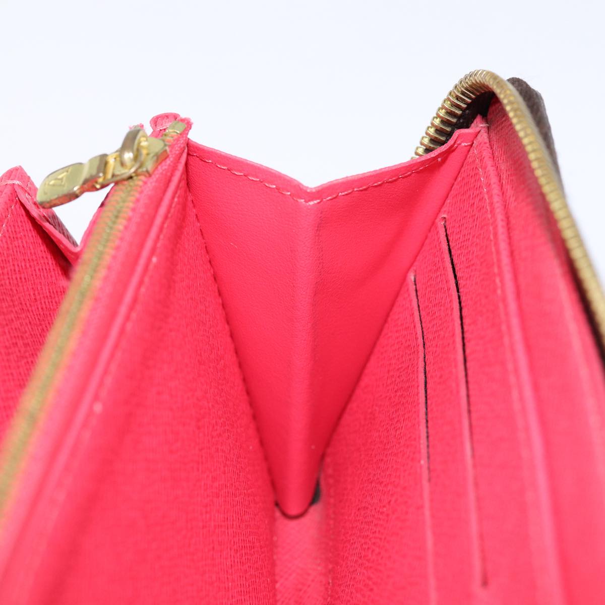 LOUIS VUITTON Zippy wallet