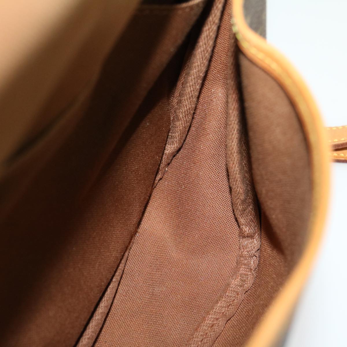 Louis Vuitton Saumur 30 Shoulder Bag