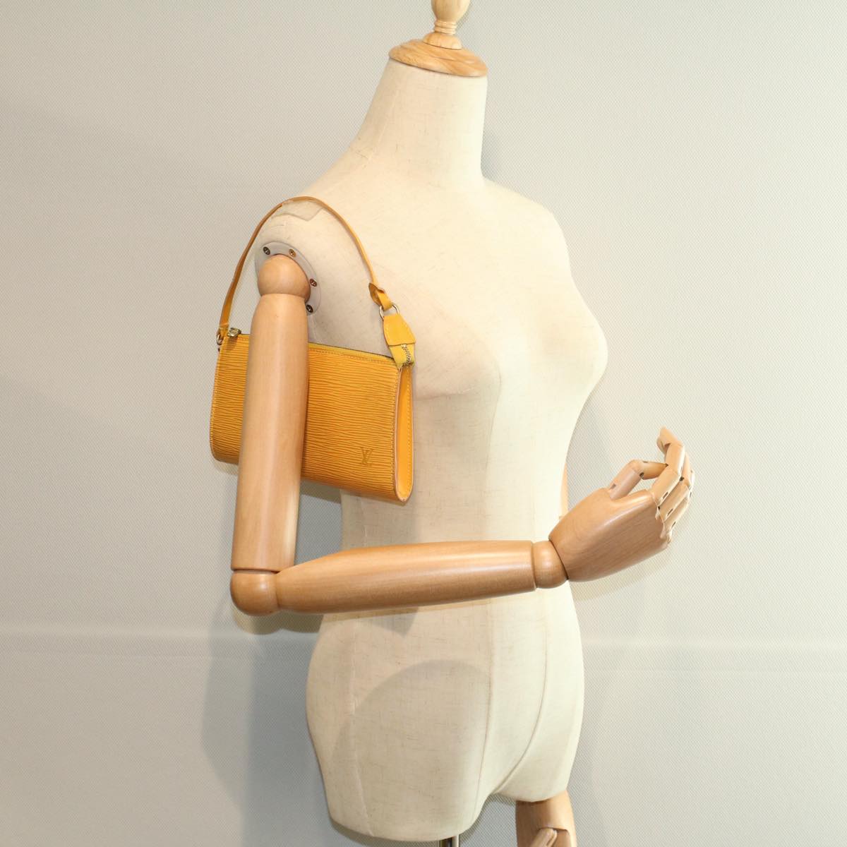 LOUIS VUITTON Pochette accessoires Handbag