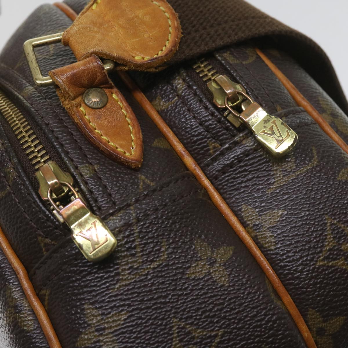 LOUIS VUITTON Reporter Shoulder Bag