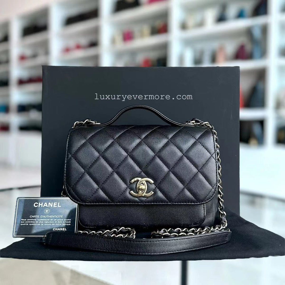 Caviar Medium Business Affinity Quilted Grained Calfskin Black Golden Hardware Series 27