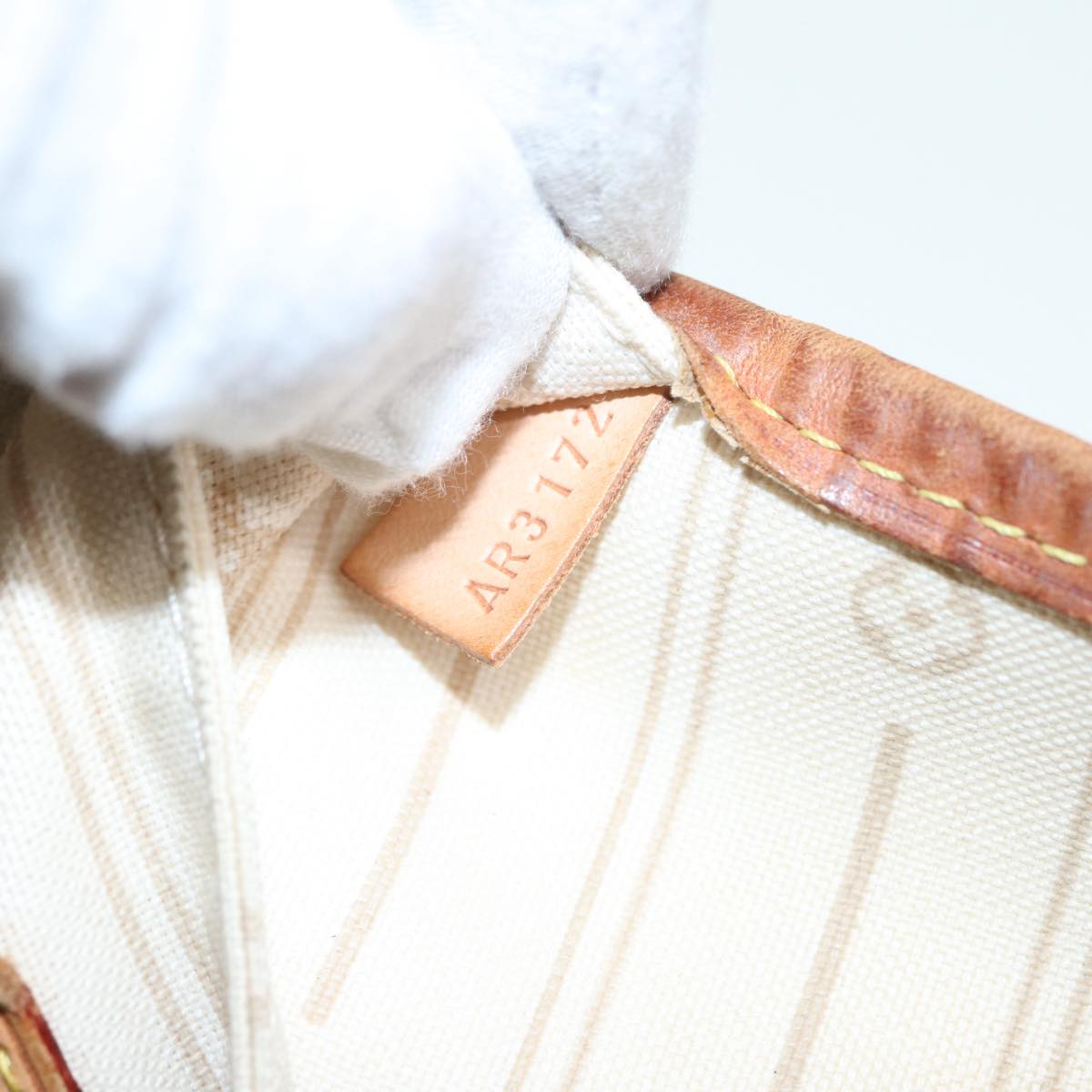 LOUIS VUITTON Neverfull MM Tote