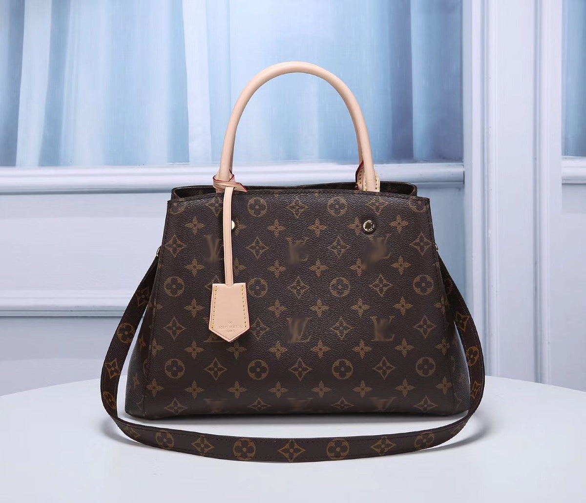 LB144  BB Size:11.4x7.9x5.1inch  Medium Size:13x9.1x5.9inch