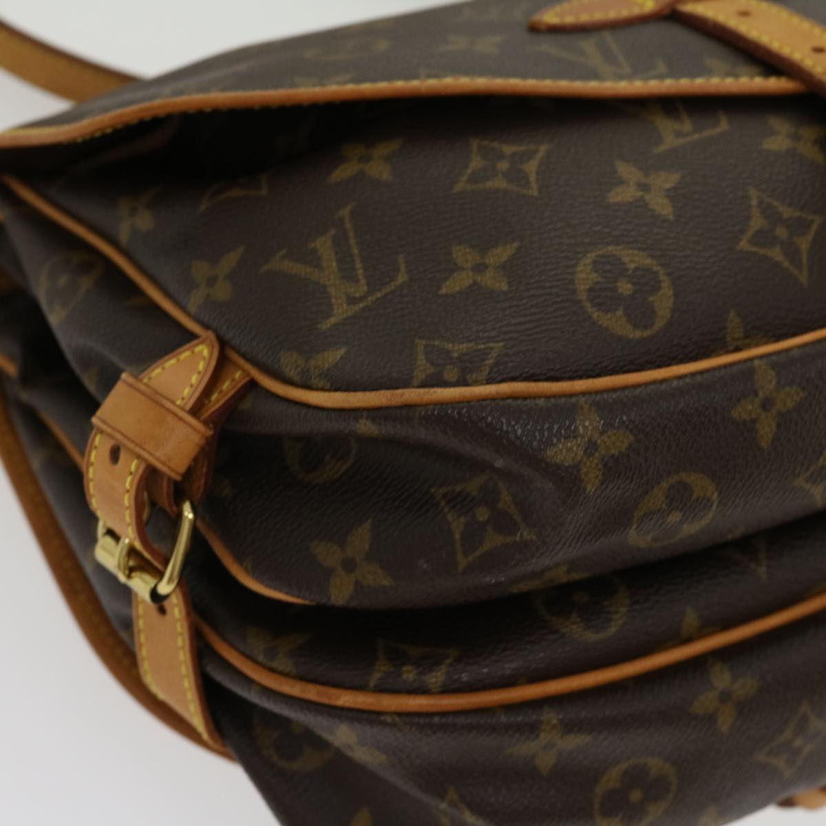 Louis Vuitton Saumur 30 Shoulder Bag