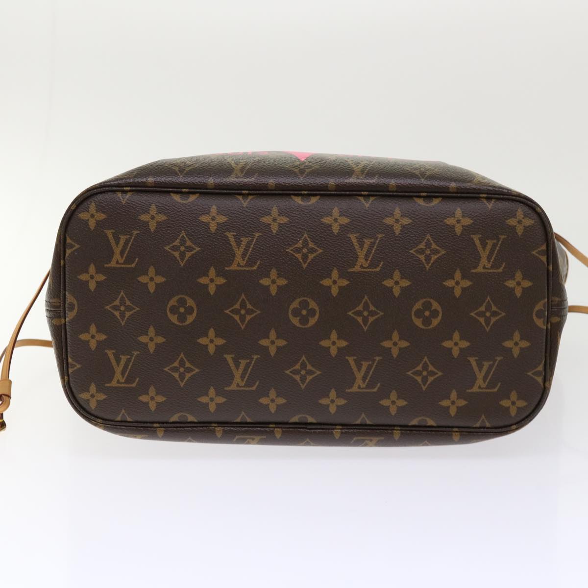 LOUIS VUITTON Neverfull MM Tote