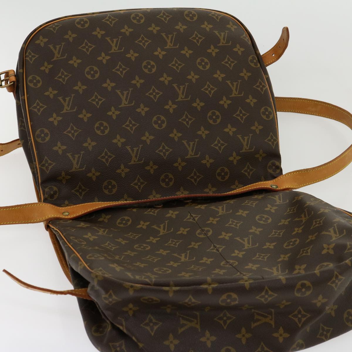 Louis Vuitton Saumur 35 Shoulder Bag