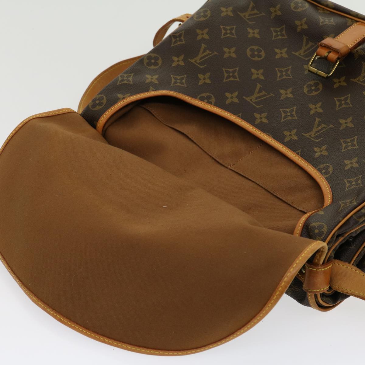 Louis Vuitton Saumur 35 Shoulder Bag