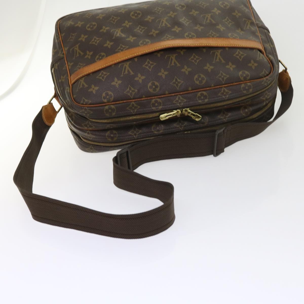 LOUIS VUITTON Reporter Shoulder Bag