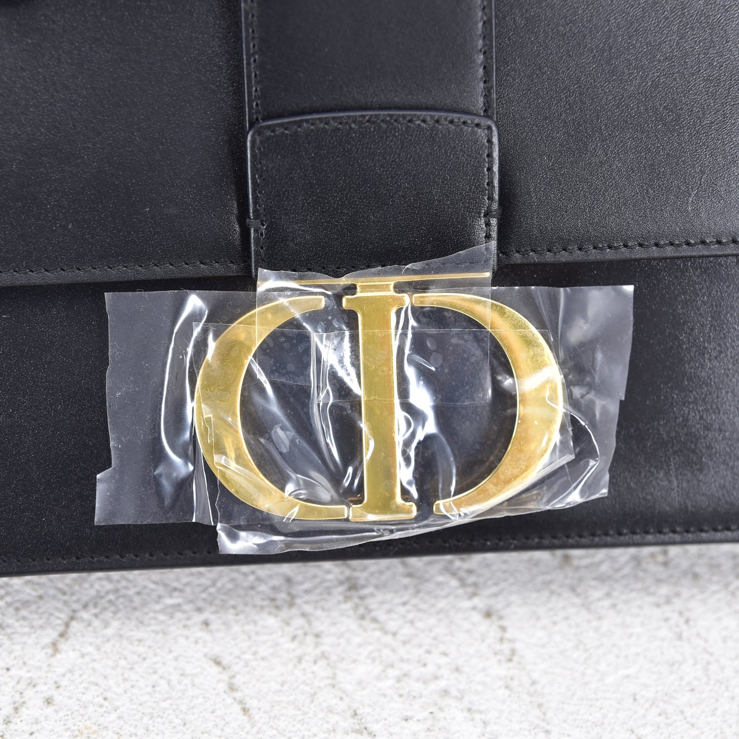 Leather Montaigne 30 Crossbody Bag