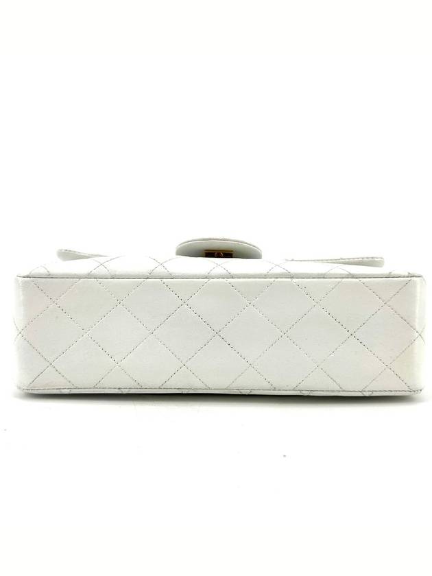 Lambskin classic medium shoulder bag Chanel