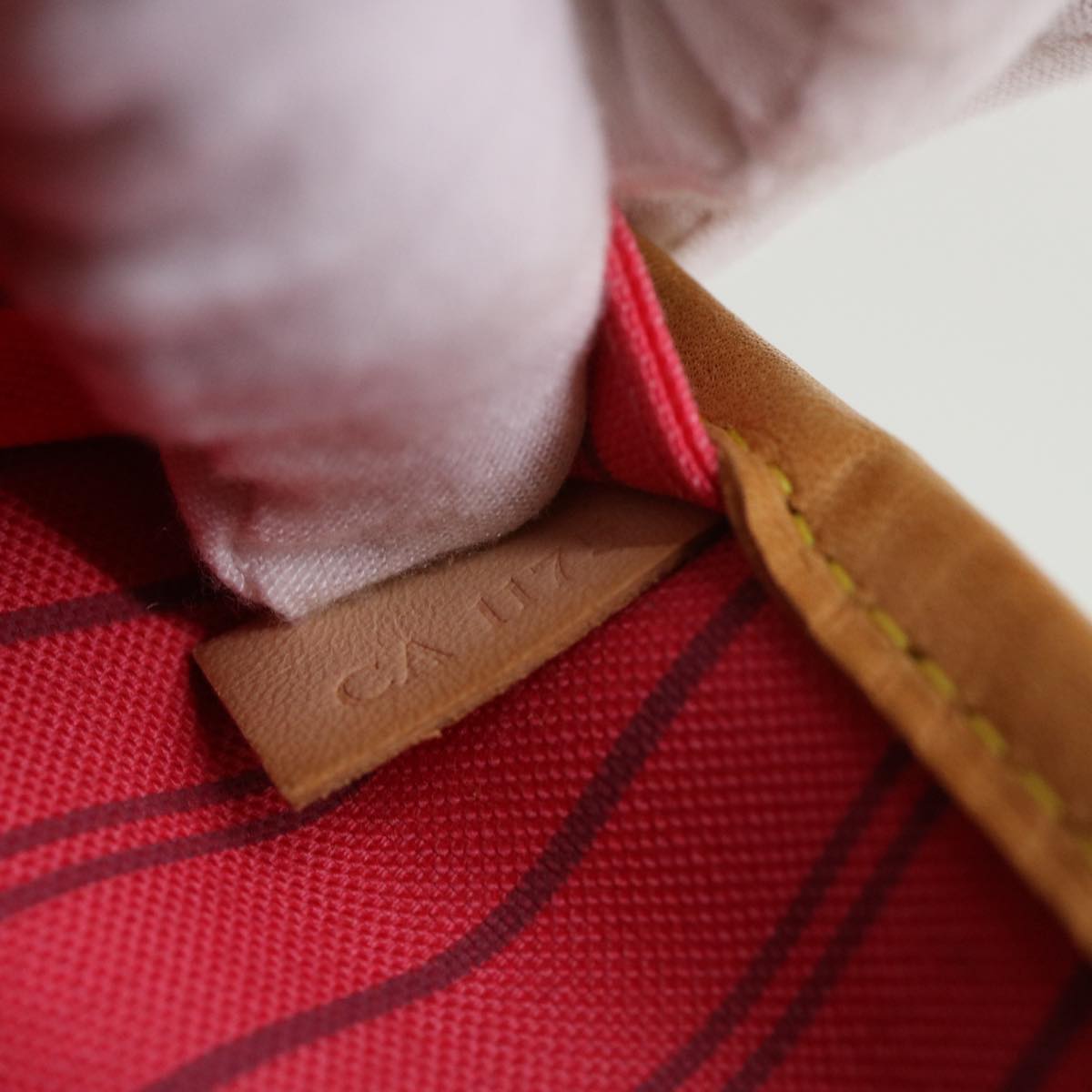 LOUIS VUITTON Neverfull MM Tote