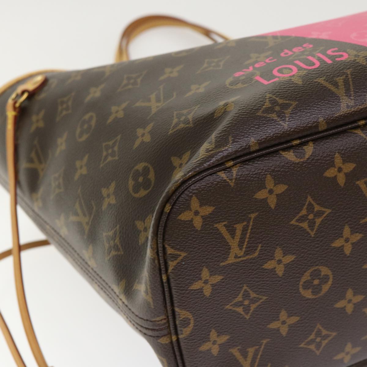 LOUIS VUITTON Neverfull MM Tote