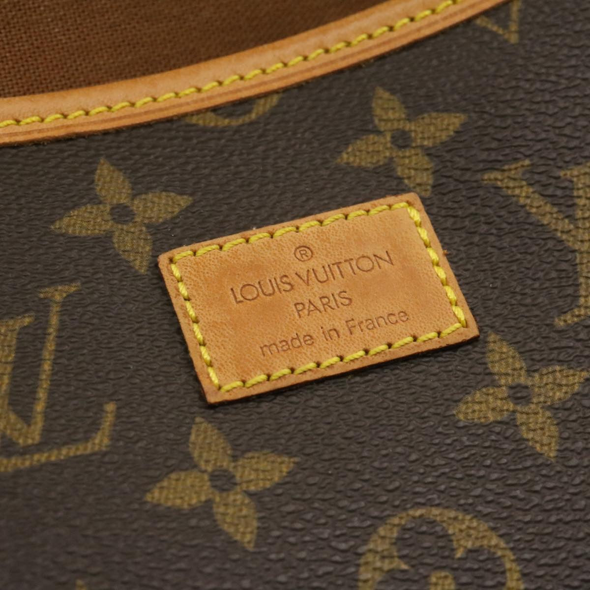 Louis Vuitton Saumur 35 Shoulder Bag