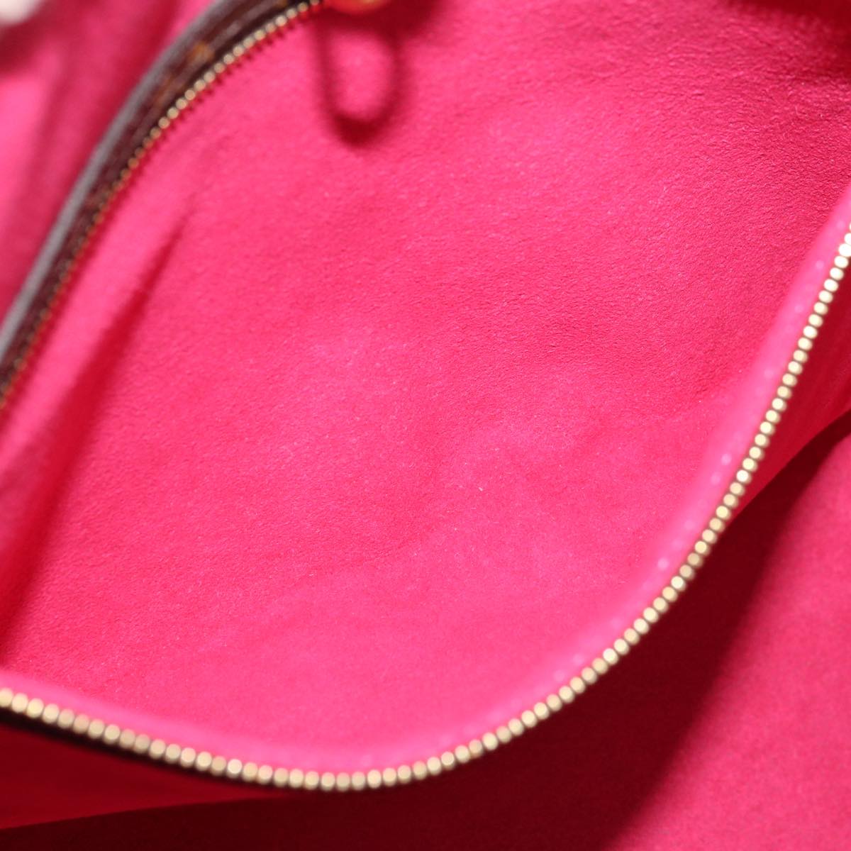 LOUIS VUITTON Neverfull MM Tote