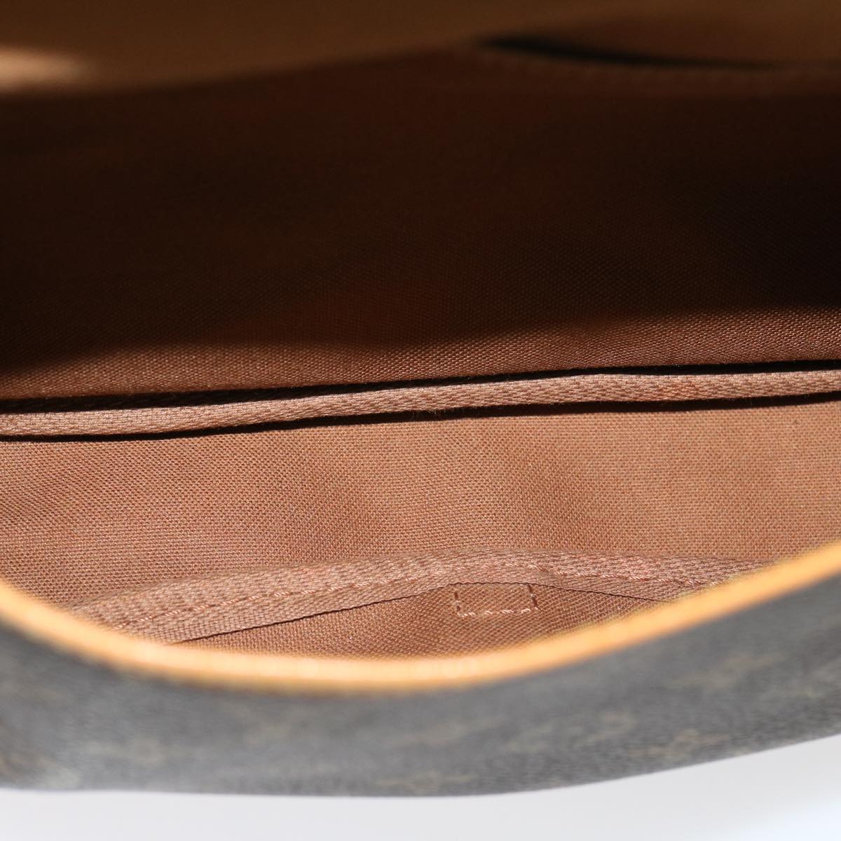 Louis Vuitton Saumur 30 Shoulder Bag
