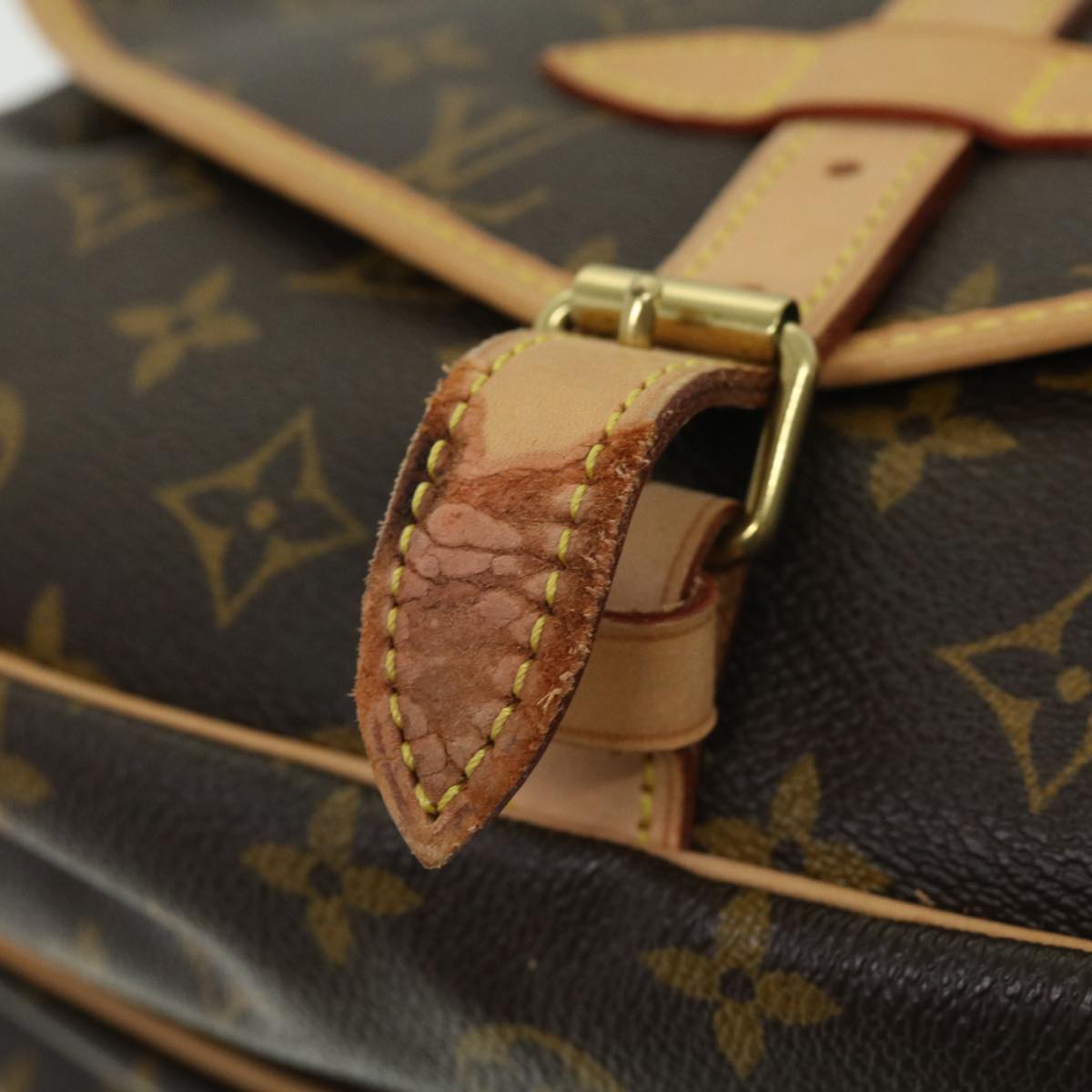 Louis Vuitton Saumur 35 Shoulder Bag